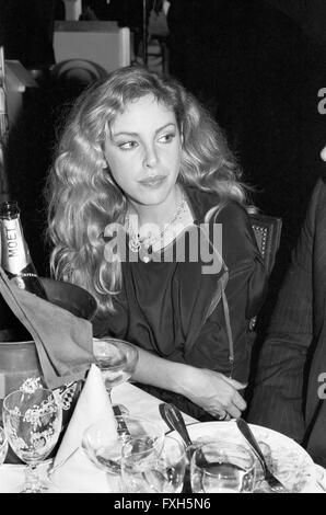 Amerikanische Fitnesspäpstin und Schauspielerun Sydne Rome Schauspieler Peter Kern beim Deutschen Filmball am 15.01.1979 in München, Deutschland 1970er Jahre. American fitness guru and actress Sydne Rome at the Deutscher Filmball on January 15th 1979 at Munich, Germany 1970s. 24x36swNegV144 Stock Photo