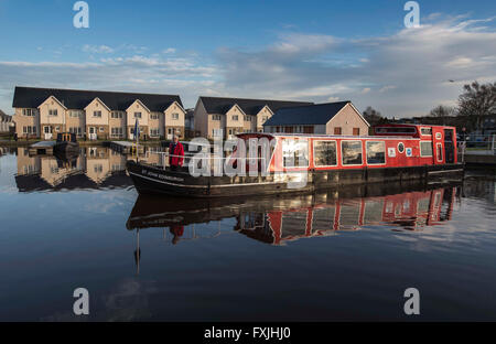 Barge in Canal Basin Ratho Pic Peter Devlin Stock Photo
