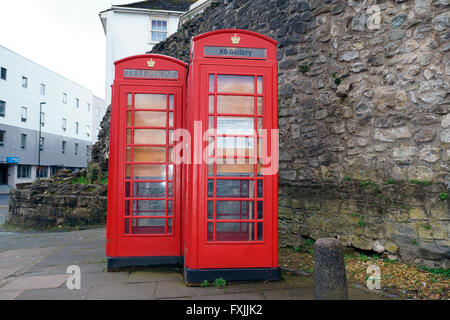 TELEPHONE BOXES SOUTHAMPTON WALLS Stock Photo