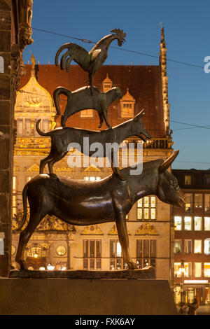 Bremen Town Musicians in the evening, bronze sculpture by Gerhard Marcks, Bremen, Germany Stock Photo