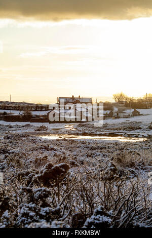 Flintshire, North Wales, UK. 16th April 2016. UK Weather- Overnight snowfall and sunrise over Halkyn in rural Flintshire, North Wales,UK Stock Photo