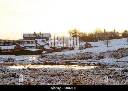 Flintshire, North Wales, UK. 16th April 2016. UK Weather- Overnight snowfall and sunrise covers Halkyn in rural Flintshire, North Wales,UK Stock Photo