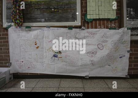 Ansan, Gyeonggi, South Korea. 16th Apr, 2016. People visit a classroom as flowers, notes and snacks from classmates and families paying tribute to the victims of the sinking of ferry Sewol are placed on the desks, at the Danwon High School in Ansan, South Korea. Thousands of South Koreans on Saturday participated in memorial events nationwide for the more than 300 people who died in a ferry disaster two years ago that deeply rattled the country. © Seung Il Ryu/ZUMA Wire/Alamy Live News Stock Photo