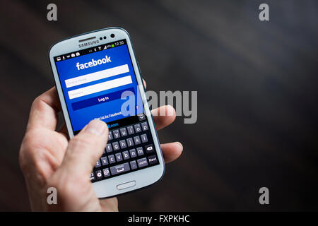 Facebook login screen on mobile device Stock Photo - Alamy