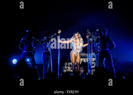 Milan, Italy. 16th Apr, 2016. Mariah Carey performing live at Mediolanum Forum in Milano, Italy, on April 16 2016 Credit:  Mairo Cinquetti/Alamy Live News Stock Photo