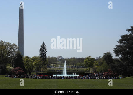 Washington, DC, USA. 17th Apr, 2016. View of visitors near the fountain on the South Lawn of the White House during the Spring Garden Tours, with the Washington Monument and Jefferson Memorial seen in the background. © Evan Golub/ZUMA Wire/Alamy Live News Stock Photo