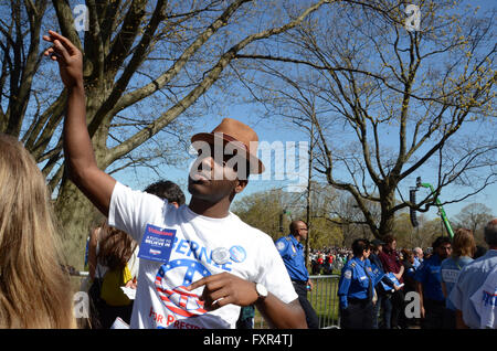 Brooklyn, New York, USA. 17th April, 2016. volunteer at Bernie Sanders Prospect Park Brooklyn april 17th 2016 Credit:  simon leigh/Alamy Live News Stock Photo