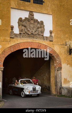 Sri Lanka, Galle, Fort, Ridee Villa guests touring in classic 1950s Wolseley car Stock Photo