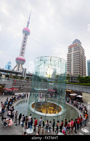 Shanghai, Сhina - August 30, 2015: People queued for iPhone 6s and iPhone 6s Plus at the Apple's flagship store in Lujiazui. Stock Photo
