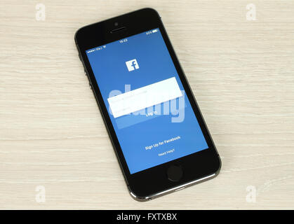 Facebook, login page, logo, mobile phone, display, Internet browser Stock  Photo - Alamy