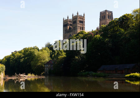 DURHAM CATHEDRAL & RIVER WEIR DURHAM ENGLAND 10 June 2015 Stock Photo