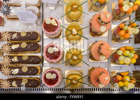 UK, England, London, Knightsbridge, Harrods, Display of Cakes Stock Photo