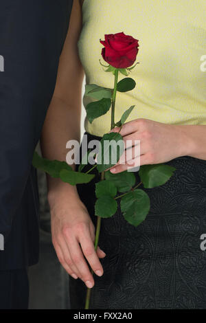 Hamburg, Germany. 18th Apr, 2016. Actors holding red roses during a photo call in Hamburg, Germany, 18 April 2016. The ARD television series 'Rote Rosen' ('Red Roses') starts into the 13th season with 200 new episodes. Photo: Lukas Schulze/dpa/Alamy Live News Stock Photo