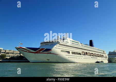 Cruise ship MV Oriana, IMO 9050137 Stock Photo