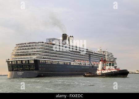 Cruise ship MS Zuiderdam, IMO 9221279, leaving port of Venice accompany by tug boat Ivonne C Stock Photo