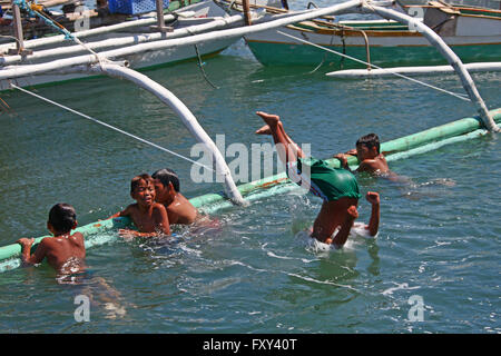 CHILDREN IN SEA PUERTO PRINCESA PALAWAN PHILIPPINES ASIA 22 April 2015 Stock Photo