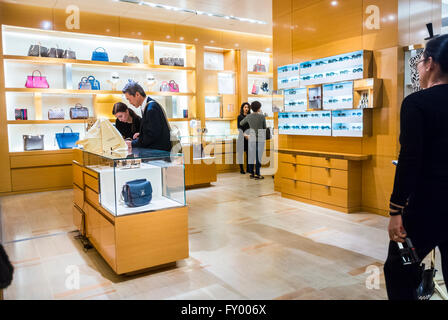 Paris retail selling shopping travel inside luxury stores lifestyle modern  hi-res stock photography and images - Alamy