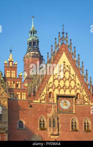 Wroclaw Town Hall (the Ratusz/Rathaus) stands at the centre of the City's Rynek (Market Square), Wroclaw, Poland, Europe Stock Photo