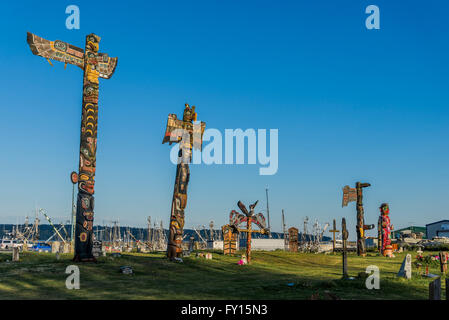 Wei Wai Kum First Nation Memorial Poles, Campbell River Indian Band Cemetary, Campbell River, British Columbia, Canada Stock Photo