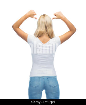 https://l450v.alamy.com/450v/fy17jw/rear-view-of-young-woman-in-blank-white-t-shirt-fy17jw.jpg