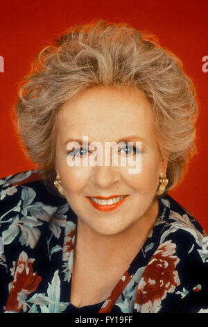 DORIS ROBERTS (born Doris May Green; November 4, 1925 - April 17, 2016) was an American actress. She received five Emmy Awards and a Screen Actors Guild award during her acting career, which began in 1951. She was perhaps best known for her role on the 1996–2005 sitcom 'Everybody Loves Raymond'. PICTURED: Apr. 5, 2005 - Hollywood, California, U.S. - DORIS ROBERTS on the set of 'Everybody Loves Raymond.' © Globe Photos/ZUMA Wire/Alamy Live News Stock Photo