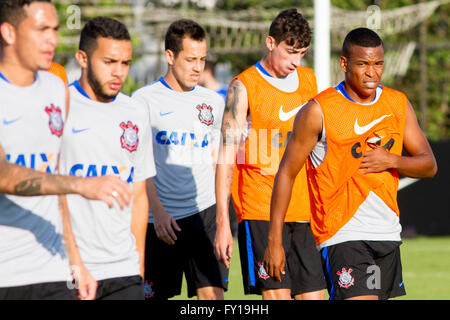 Sao Paulo, Brazil. 19th April, 2016.  TRAINING CORINTHIANS - Alan Mineiro during Corinthians&#39; ning heg held at CT Joaquim Grava. Team prepares for the clash tomorrow against Cobresal the Libdores 2016. 16. Photo: Marco Galvo / FotoArena/Alamy Live News Stock Photo