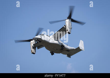 Minamiaso, Japan. 19th Apr, 2016. A U.S. Marine Corps MV-22 Osprey delivers emergency supplies to Minamiaso, a southern Japanese village in Kumamoto prefecture, on Tuesday, April 19, 2016. The village of 12,000 was cut off by landslides and road and bridge damage following a series of earthquakes and aftershocks. © AFLO/Alamy Live News