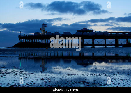 Herne Bay, Kent, UK. 20th April 2016: UK Weather. Early morning pre dawn at Herne Bay pier. Unsettled and colder weather is set to return for the weekend with showers for much of the country Credit:  Alan Payton/Alamy Live News Stock Photo