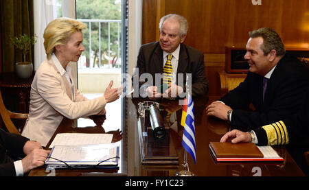 Athens, Greece. 19th Apr, 2016. German Defence Minister Ursula von der Leyen (L) and her Greek counterpart Panos Kamenos (R) hold talks at the defence ministry in Athens, Greece, 19 April 2016. Photo: John Macdougall/dpa/Alamy Live News Stock Photo