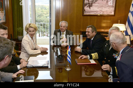 Athens, Greece. 19th Apr, 2016. German Defence Minister Ursula von der Leyen (L) and her Greek counterpart Panos Kamenos (R) hold talks at the defence ministry in Athens, Greece, 19 April 2016. Photo: John Macdougall/dpa/Alamy Live News Stock Photo