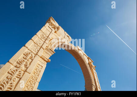 Trafalgar Square, London, UK. 20th April, 2016. Clear blue skies and bright sun shine on the replica Palmyra Arch with high flying aircraft overhead. Credit:  Malcolm Park editorial/Alamy Live News Stock Photo