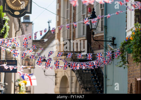 Windsor, UK.  20 April 2016.  The town centre of Windsor is decorated with flags and bunting ahead of The Queen's 90th birthday tomorrow. Credit:  Stephen Chung / Alamy Live News Stock Photo