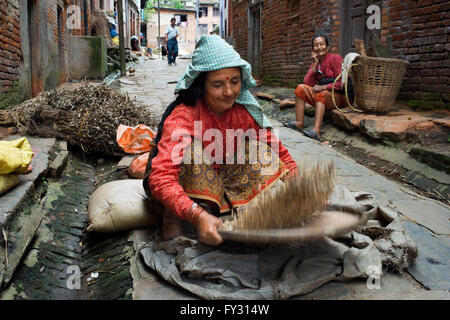 Winnowing grain in the streets of Bungamati, Kathmandu Valley, Nepal Stock Photo