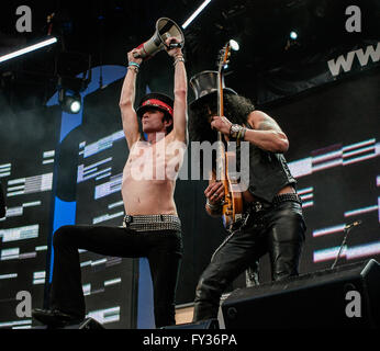 Slash velvet revolver hi-res stock photography and images - Alamy
