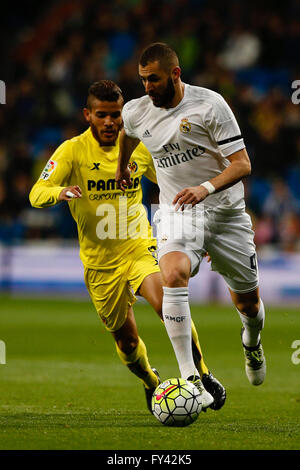 20.04.2016. Madrid, Spain.  Karim Benzema (9) Real Madrid challenged by Ikechukwu Uche (8) Villerreal CF.La Liga football match between Real Madrid and Villerreal CF at the Santiago Bernabeu stadium in Madrid, Spain, April 20, 2016 . . Stock Photo