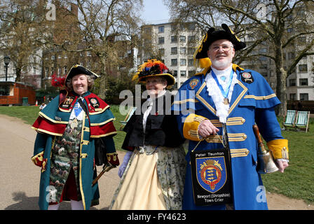 London, Britain. 21st Apr, 2016. People celebrate the 90th birthday of Britain's Queen Elizabeth II in central London, Britain, on April 21, 2016. Credit:  Han Yan/Xinhua/Alamy Live News Stock Photo