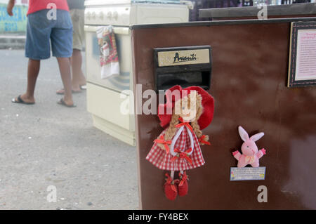 Portoviejo, Ecuador. 21st Apr, 2016. The belongings recovered by a family from their house damaged by the earthquake are seen in Portoviejo, Ecuador, on April 21, 2016. Ecuador's Prosecutor's Office said in its latest report that the death toll of the devastating earthquake has reached 577. At least 13 foreigners from various countries were among the dead. Credit:  Rong Hao/Xinhua/Alamy Live News Stock Photo