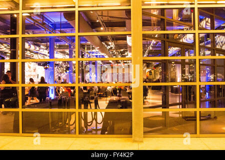 banquet hall dinner party crowd Stock Photo - Alamy