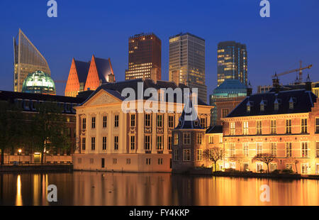 Hofvijver, Mauritshuis and Binnenhof Palace - Dutch Parlament in the Hague (Den Haag), the Netherlands. Stock Photo