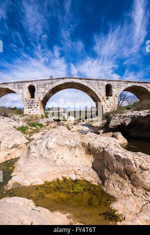 le Pont Julien Bonnieux Vaucluse Provence France 84 Stock Photo