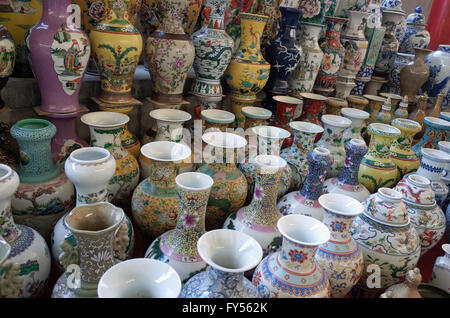 Range of colourful Chinese vases in a Beijing market Stock Photo