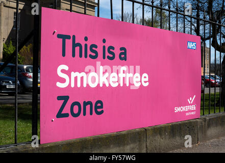 Smokefree Zone sign, Cheltenham General Hospital, Cheltenham, Gloucestershire, England, UK Stock Photo