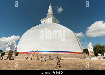 Ruwanwelisaya or Ruwanweli Maha Seya Stupa, Anuradhapura, Sri Lanka Stock Photo