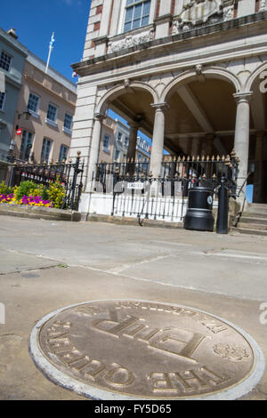 Windsor, UK. 20th May, 2015. A marker for the Queen's Walkway denoting the Guildhall. Stock Photo