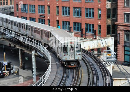 A CTA Brown Line train as it snakes through a pair of tight curves on elevated tracks in the River North neighborhood of Chicago, Illinois, USA. Stock Photo