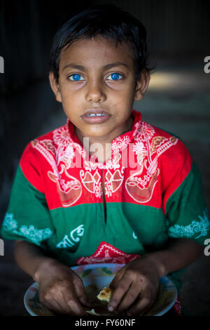 Dhaka, Bangladesh. 21th Apr, 2016. Rizvi 8 Years old, a child with rare blue eyes in Bangladesh.© Jahangir Alam Onuchcha/Alamy Live News Stock Photo