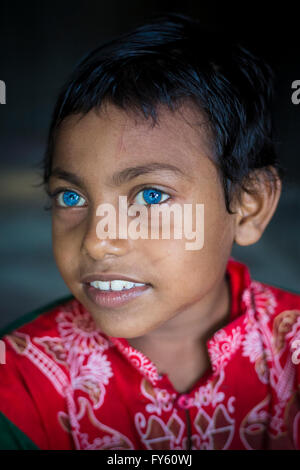 Dhaka, Bangladesh. 21th Apr, 2016. Rizvi 8 Years old, a child with rare blue eyes in Bangladesh.© Jahangir Alam Onuchcha/Alamy Live News Stock Photo