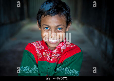 Dhaka, Bangladesh. 21th Apr, 2016. Rizvi 8 Years old, a child with rare blue eyes in Bangladesh.© Jahangir Alam Onuchcha/Alamy Live News Stock Photo