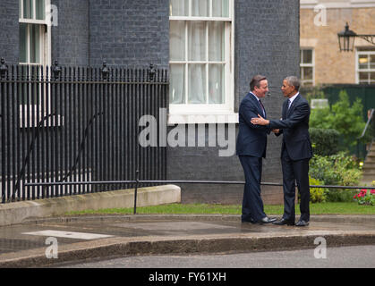 Downing Street, London, UK. 22nd April 2016. Visiting US President Barack Obama meeting British PM David Cameron in Downing Street, arriving from Windsor Castle after private lunch with the Queen to celebrate her 90th birthday. Credit:  Malcolm Park editorial/Alamy Live News. Stock Photo