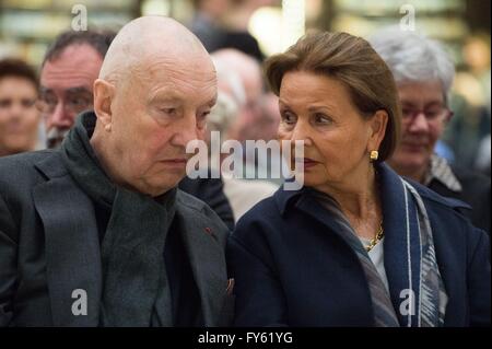 Dresden, Germany. 22nd Apr, 2016. German painter and sculptor Georg Baselitz and his wife Elke at Albertinum in Dresden, Germany, 22 April 2016. PHOTO: SEBASTIAN KAHNERT/dpa/Alamy Live News Stock Photo